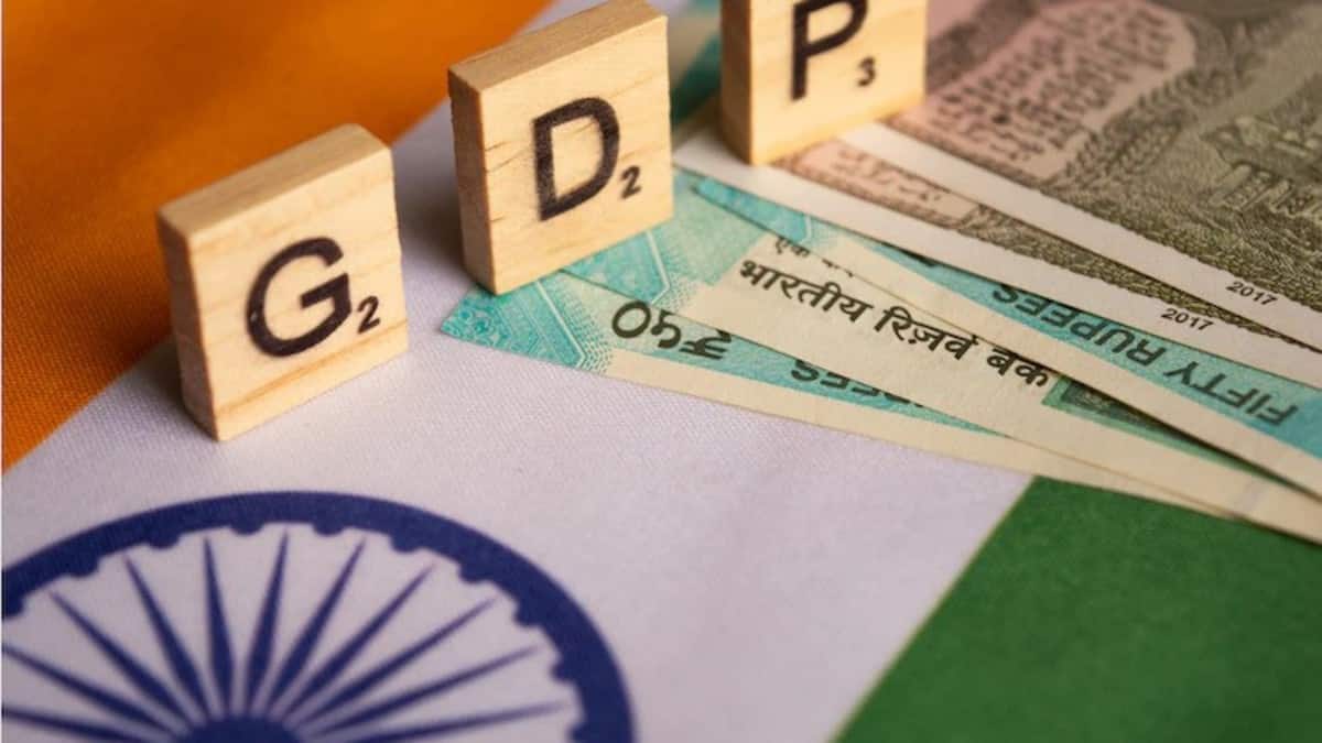 India Projects 7.4% Economic Growth Amidst Trade Uncertainties