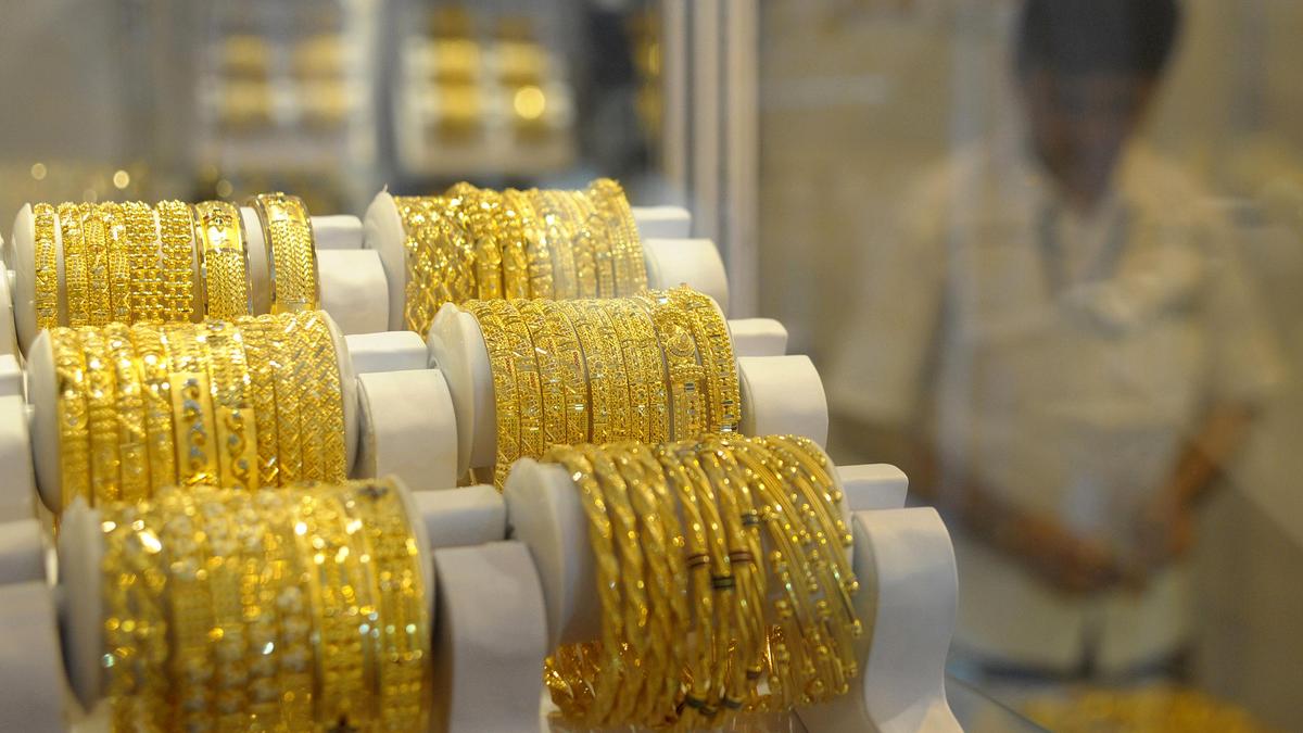 Bihar Imposes Face Cover Ban for Buying Gold and Silver