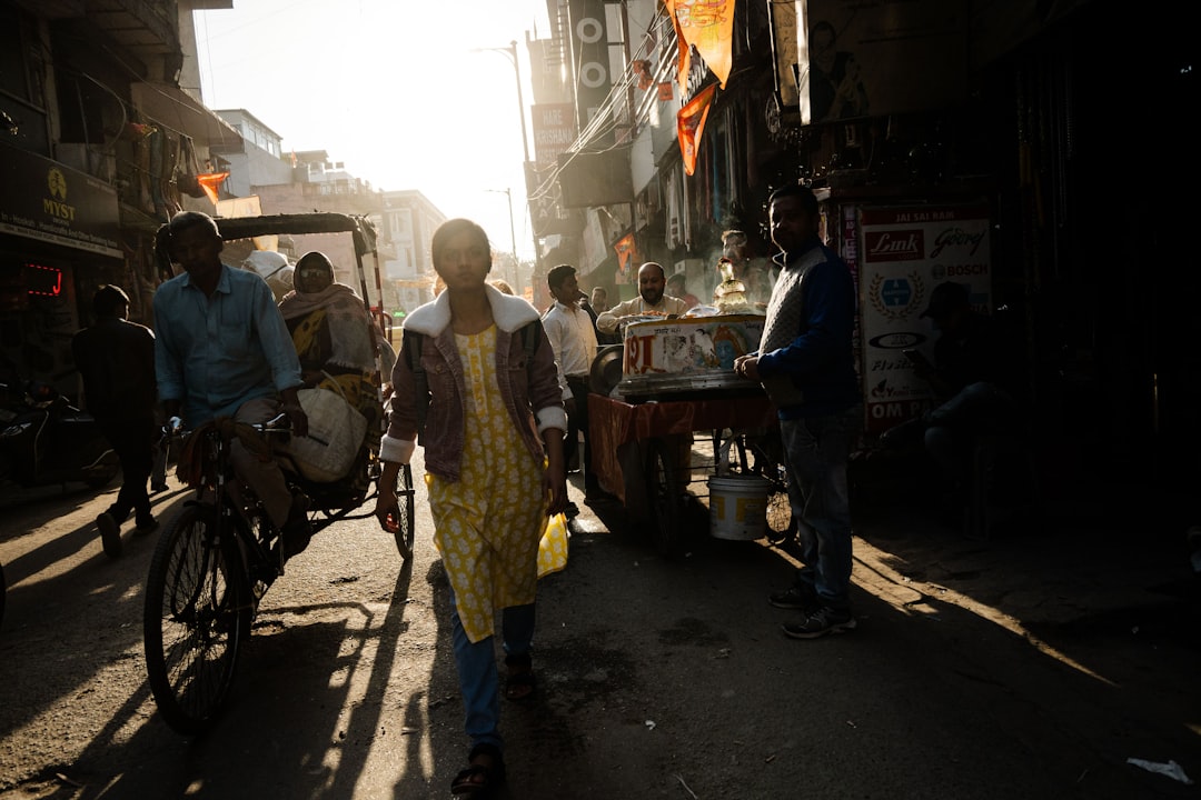 DELHI Faces Scorching Heatwave with 41.9°C Temperatures