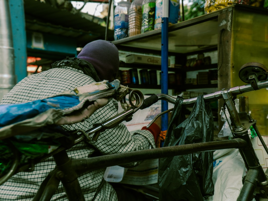 Strong Earthquake Hits INDIA, Evacuations in Kolkata Offices