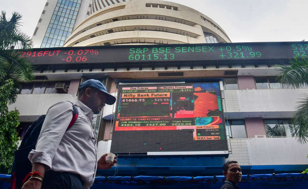 India Stock Market Plummets, Sensex Falls by Over 1000 Points