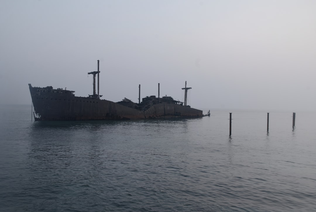 Iran-Linked Ships Breach U.S. Blockade in Strait of Hormuz