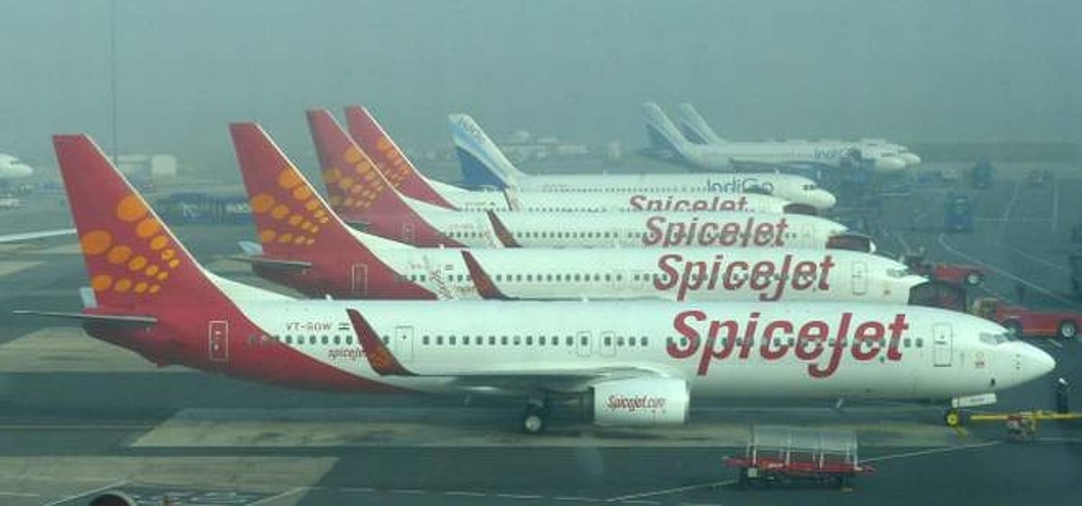Delhi Collision: SpiceJet Aircraft Strikes Stationary Akasa Plane at IGI