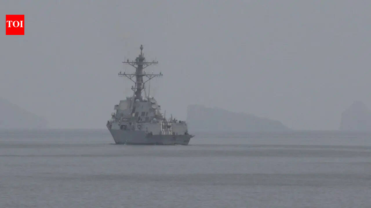 US Navy Ships Cross Hormuz Strait; Iran Disputes Report