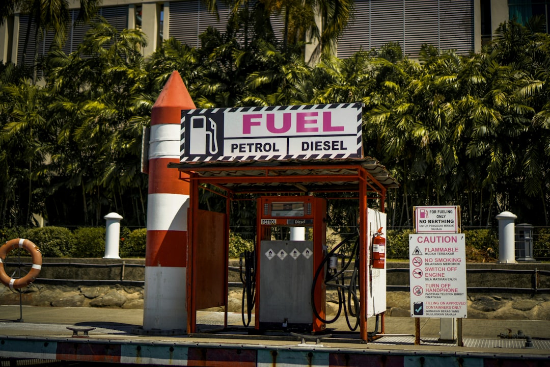 Modi Advocates Fuel and Travel Cuts to Preserve Foreign Exchange