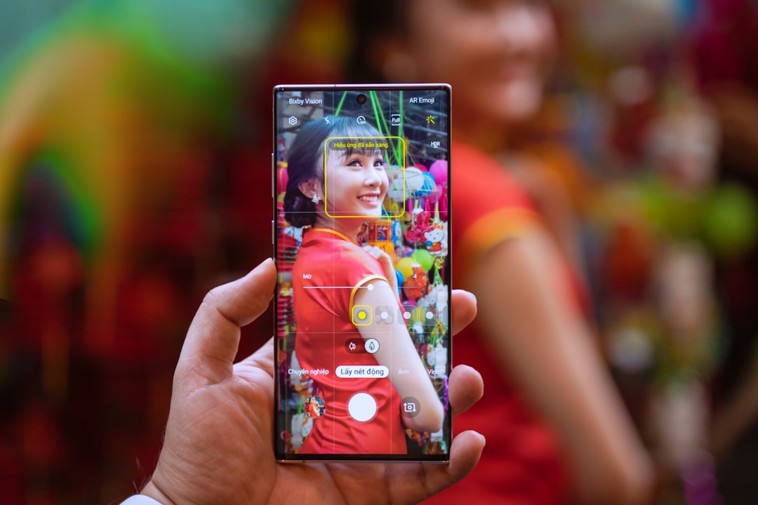 Modi Takes Selfie with Samsung CEO and South Korean President