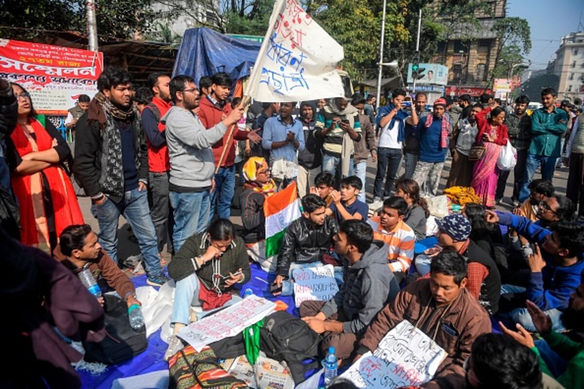 India Faces Political Turmoil as Left Parties Risk Losing Power