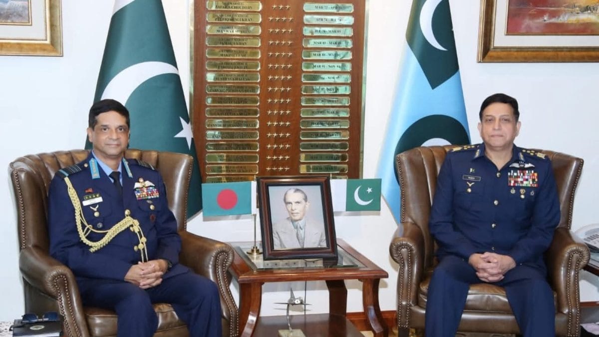 Pakistan Explores Defence Pact with Bangladesh, Seeks JF-17 Jet Sale