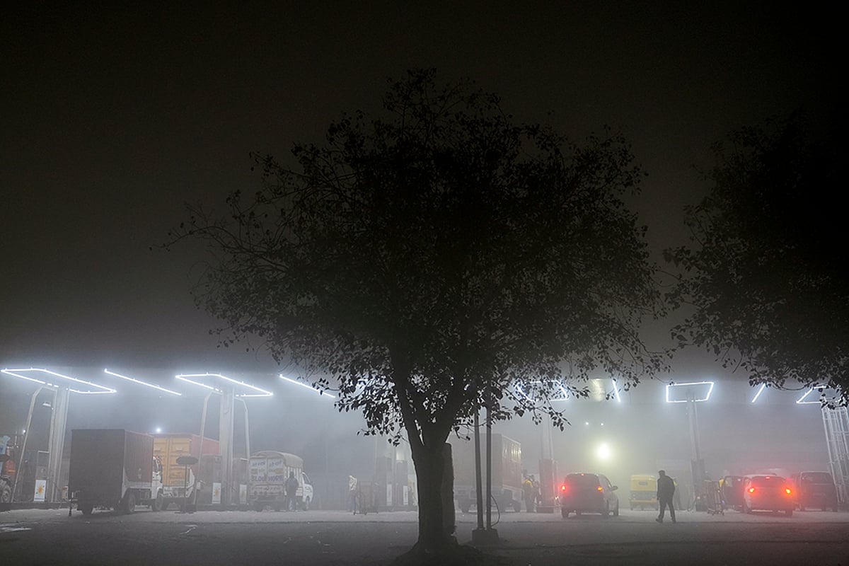 Delhi Weather Alert: Dense Fog and Severe AQI Hit City